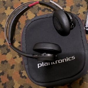 Plantronics Black Wireless Headphones